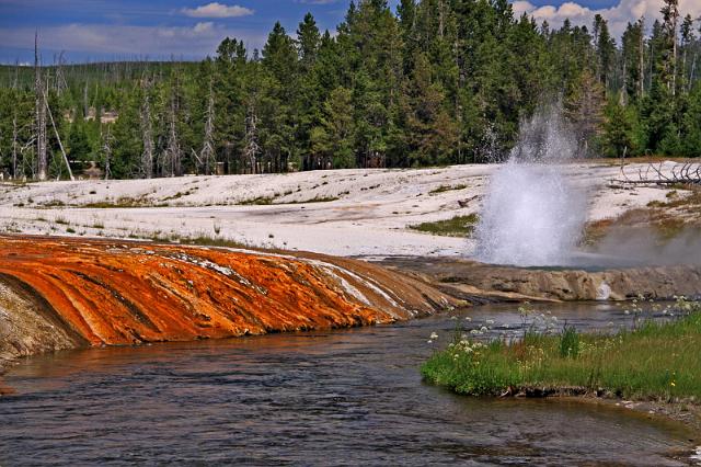 076 yellowstone, upper geyser black sand basin, cliff geyser.JPG